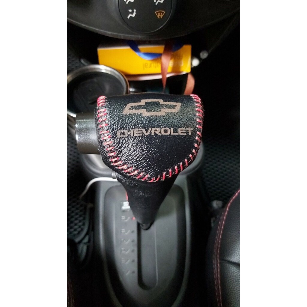 bọc cần số spark AT  DA BÒ THẬT KHÂU THỦ CÔNG, KHẮC LOGO HÃNG XE THEO YÊU CẦU, RẤT NHIỀU MÀU SẮC