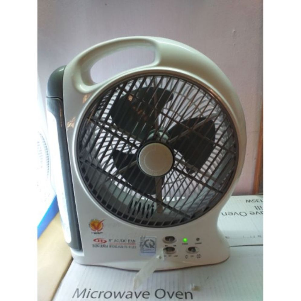 Quạt và đèn sạc điện honjianda giảm 40k cho mùa khô
