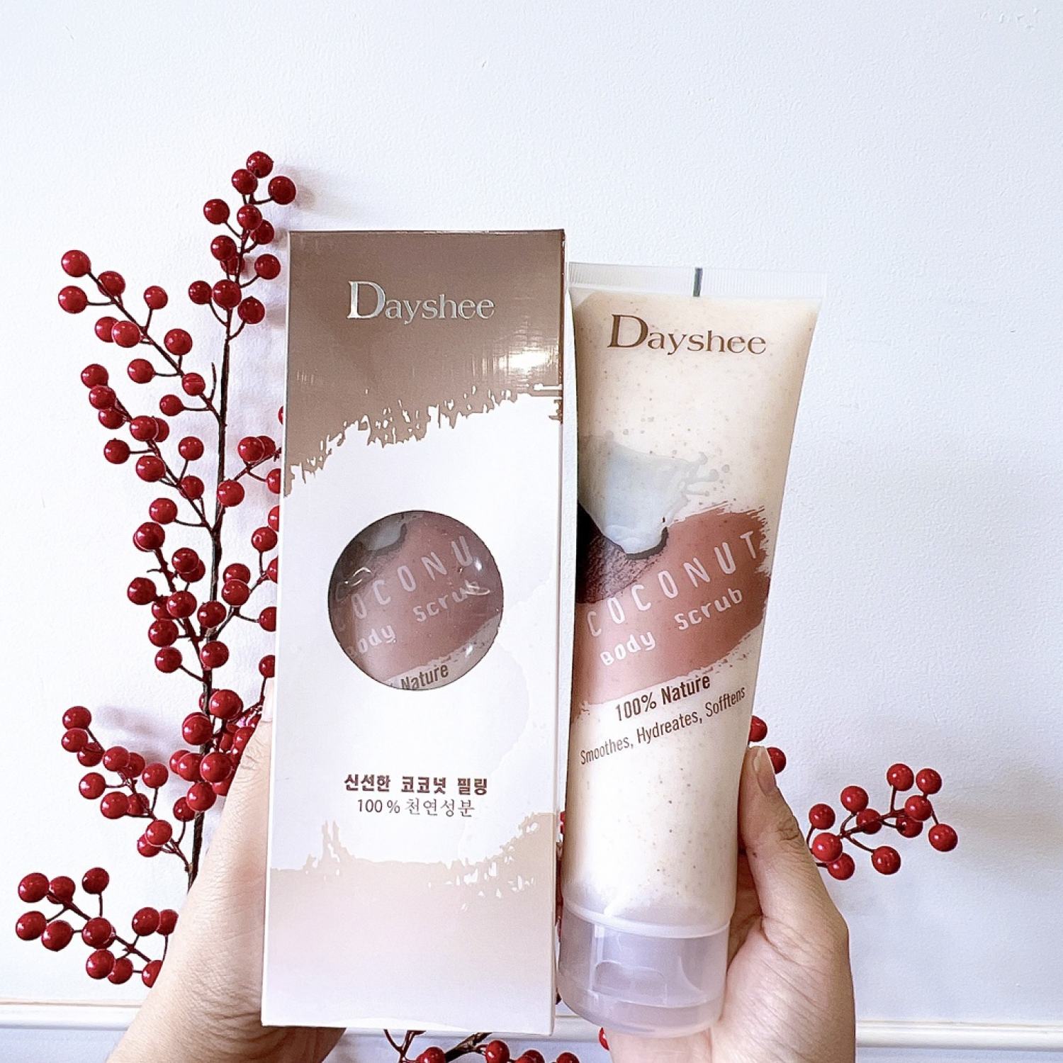 Dayshee tẩy tế bào chết body chiết xuất dừa tươi coconut body scrub 350g