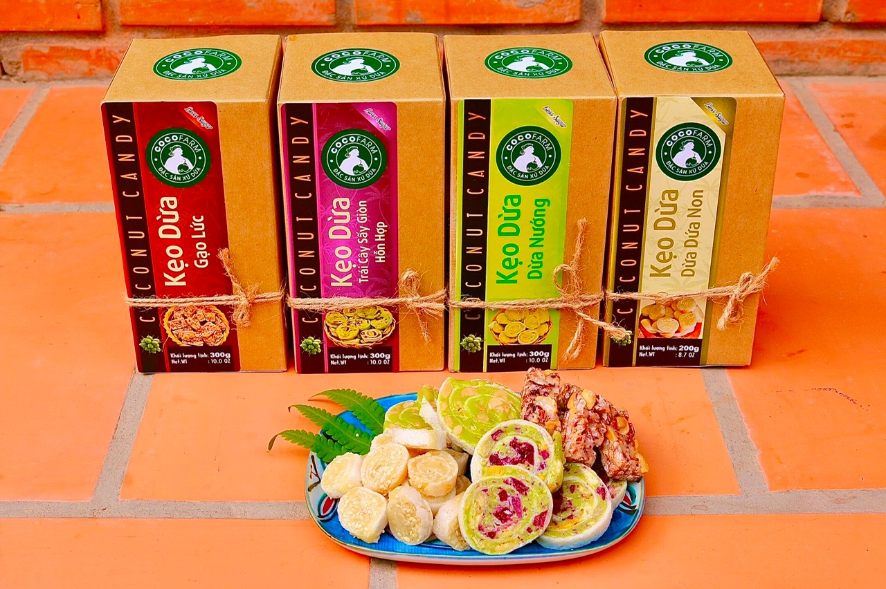 COMBO 4 hộp kẹo dừa cuộn bánh tráng Cocofarm 300g các vị