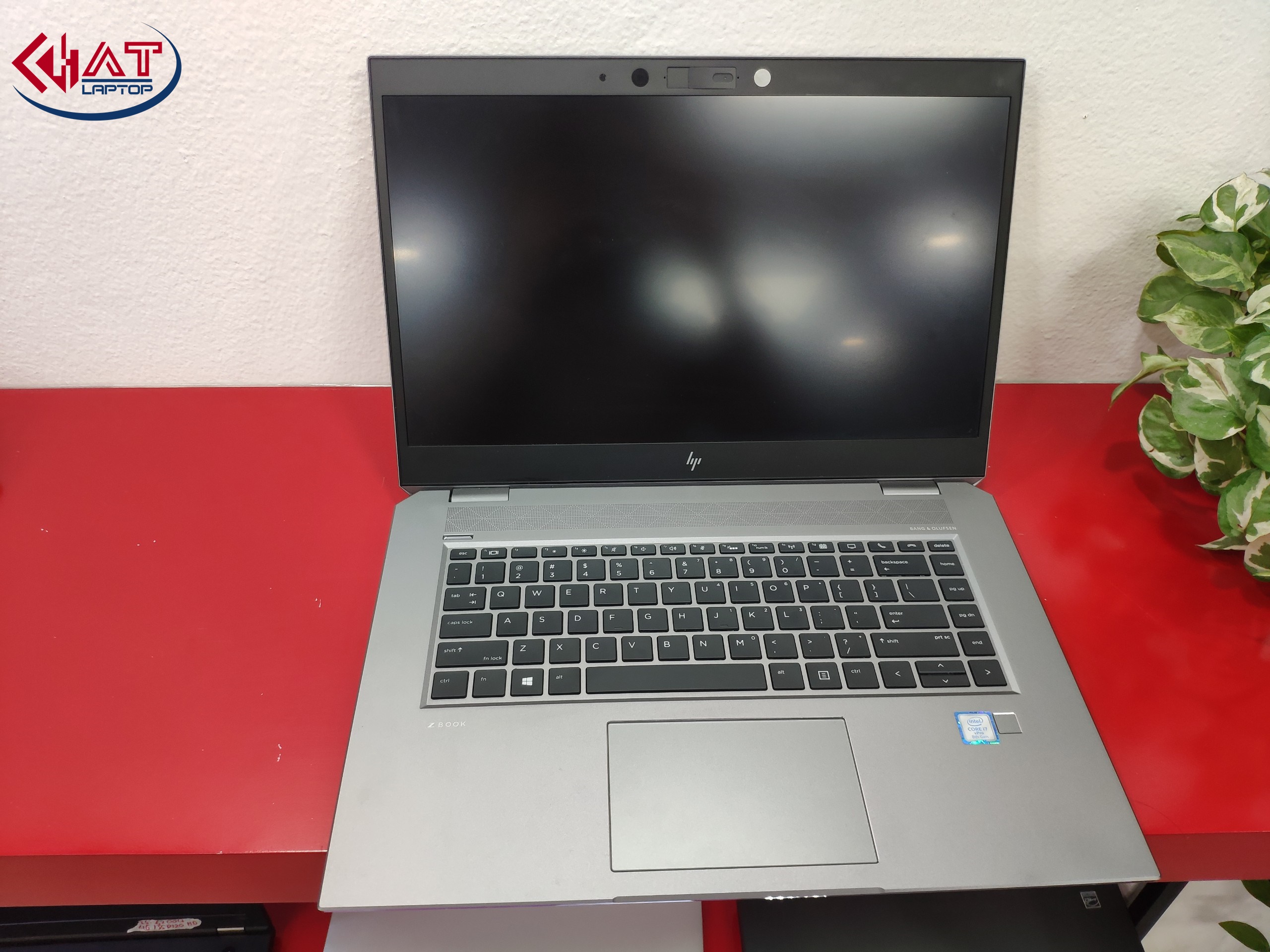 Hp zbook studio 15 g5 core i7-8750h , ram 32gb, ssd 1tb, card đồ họa rời nvidia quadro p1000, màn hình 15.6inch full hd