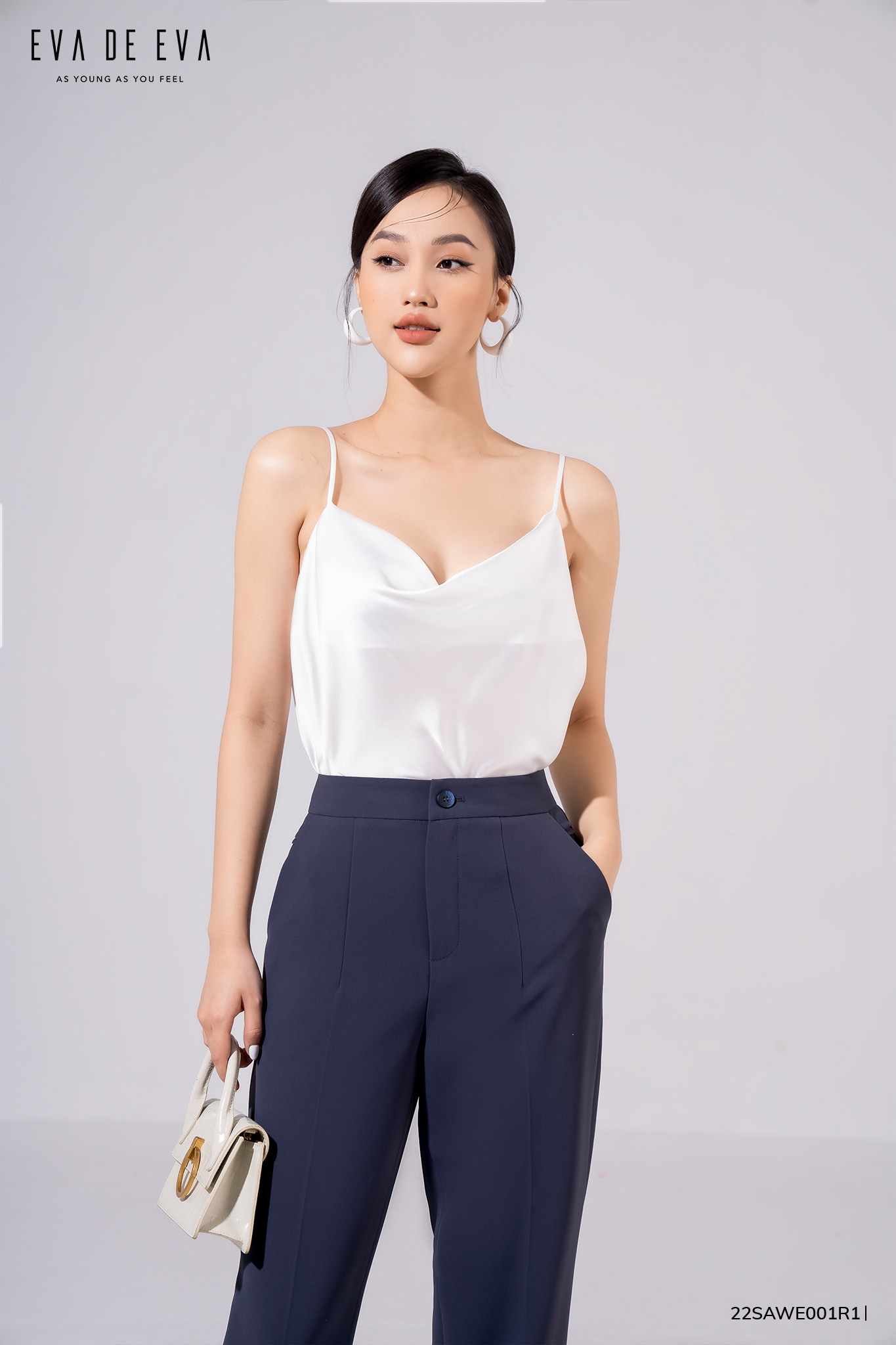 Áo hai dây nữ lụa trắng eva de eva 22sawe001r1
