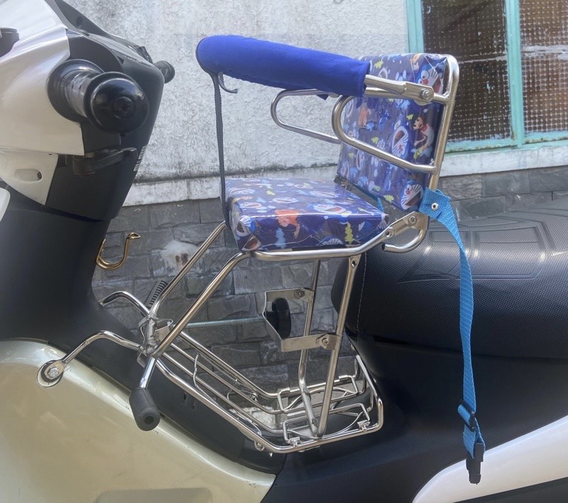 Ghế ngồi xe máy số cho bé có dựa vòng