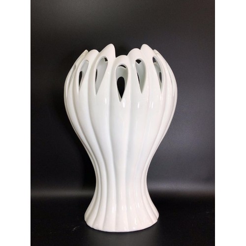 Lọ hoa hình bàn tay,lọ gốm sứ Bát Tràng, lọ hoa bàn tay phật, lọ hoa màu trắng, bình bông sứ trắng , bình bông gốm sứ, bình bông tay phật. Lọ 35cm