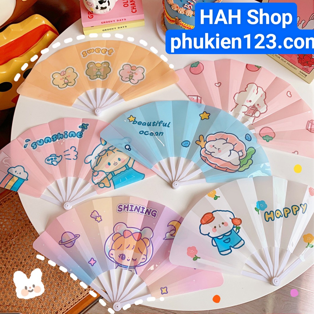 Quạt nhựa cầm tay dễ thương, giá rẻ, hoạ tiết sắc sảo, in ấn tỷ mỷ, gấp gọn tiện lợi