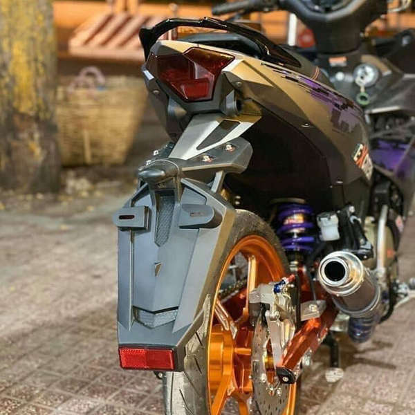 ĐỐI THỦ ĐỘI TUYỂN VIỆT NAM -ĐUÔI DÈ SAU EXCITER 150 PHIÊN BẢN MALAYSIA NGẮN GỌN CÁ TÍNH CÓ MẮT MÈO ĐỎ