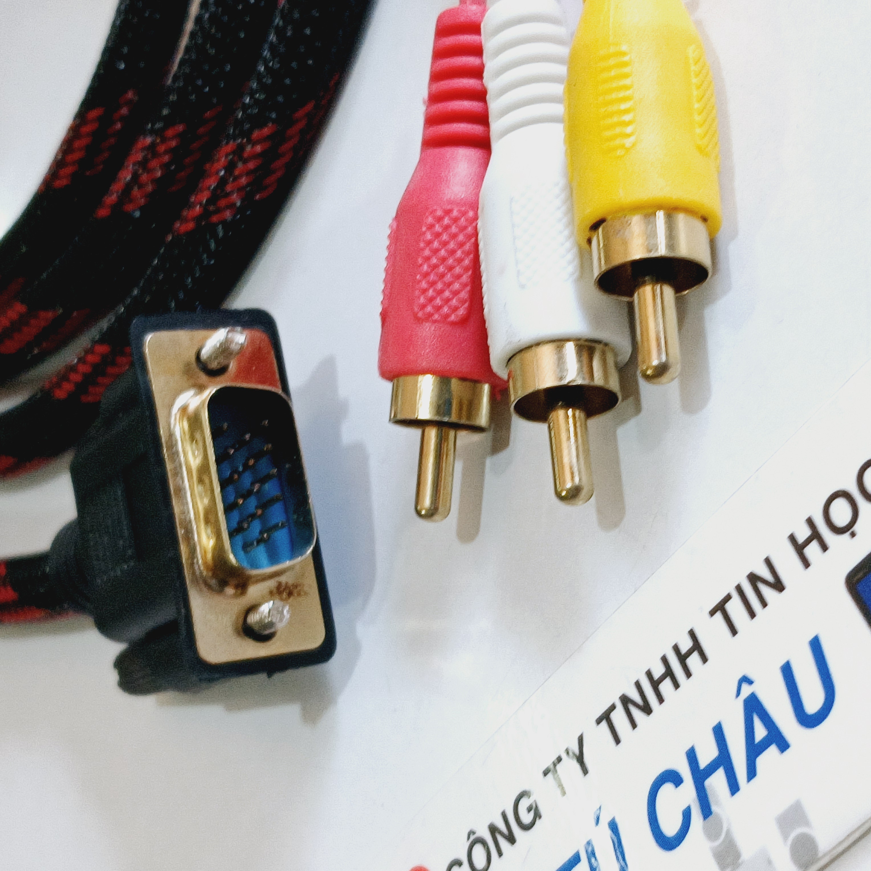 Cáp vga ra 3 av / cáp dài 1.5m