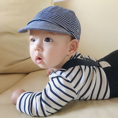 Mũ lưỡi trai kẻ sọc thời trang cho bé