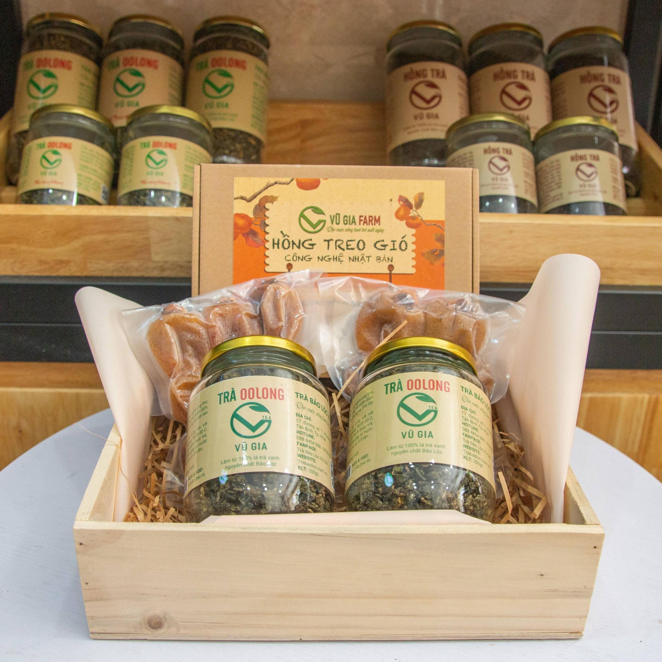 [Hộp Quà Tặng ] 2 Hộp Trà Oolong nguyên chất Bảo Lộc 200g/ Hộp + 2 Hồng Treo Gió Đà Lạt 250g/ Túi