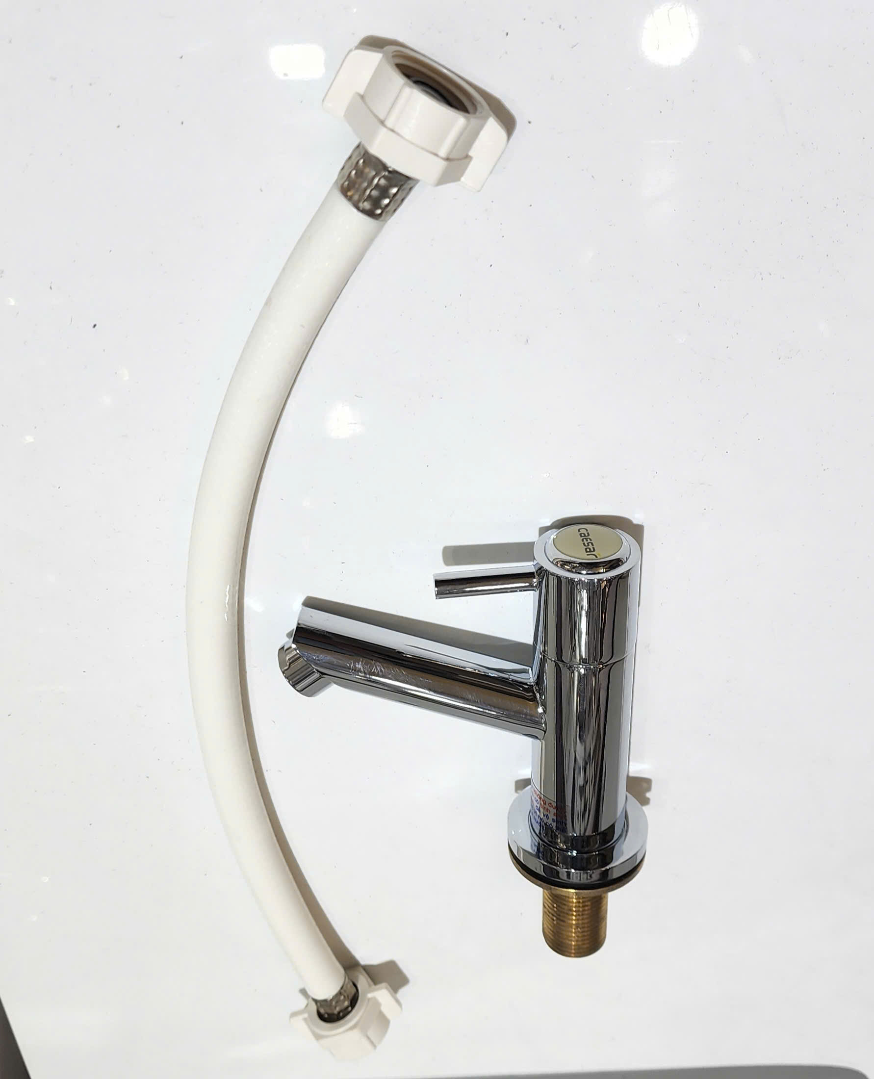 Vòi Lavabo lạnh chính hãng Caesar B040C tặng dây cấp Caesar BF423
