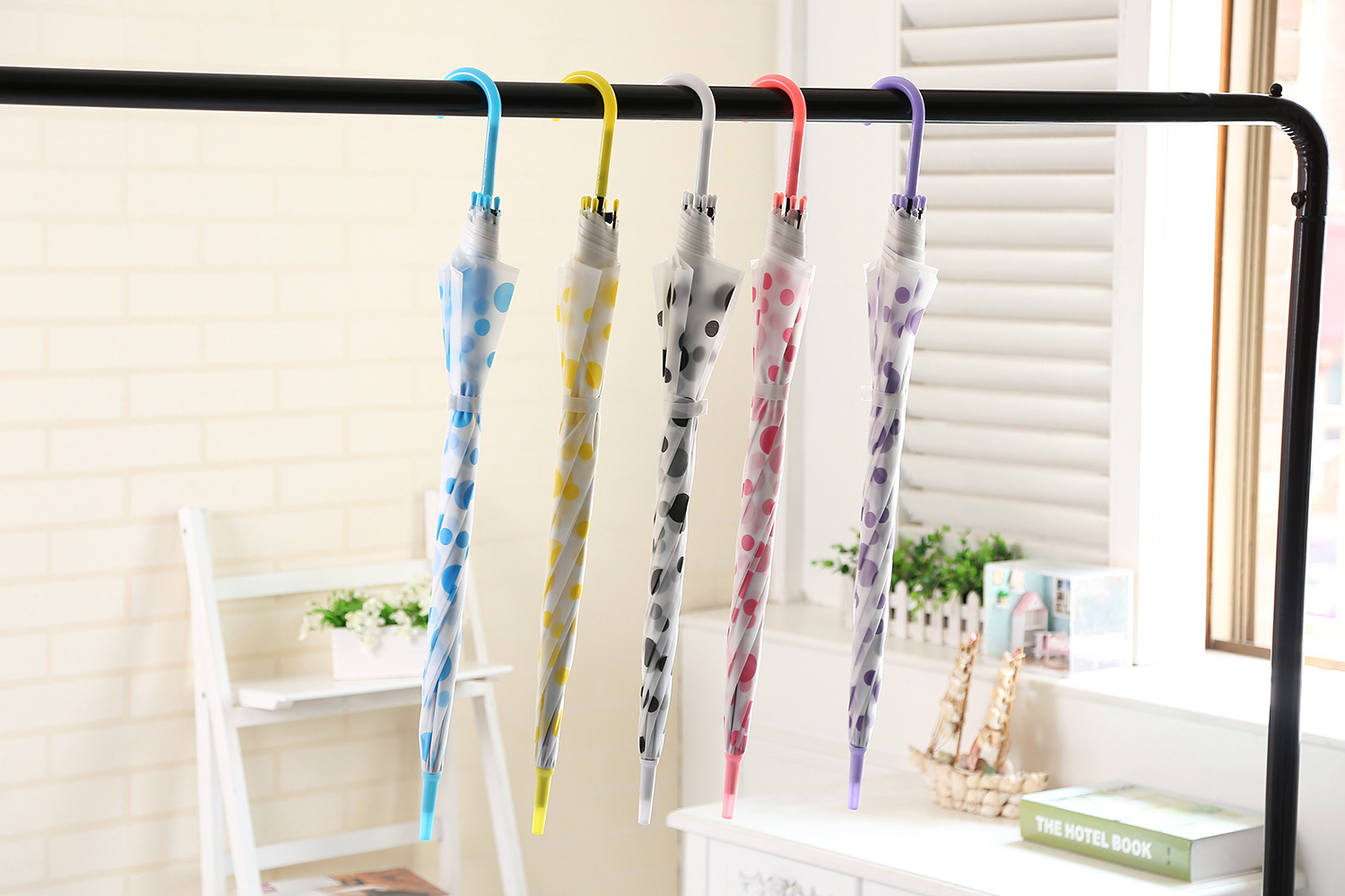 Cây Dù Che Mưa Hình Chấm Bi