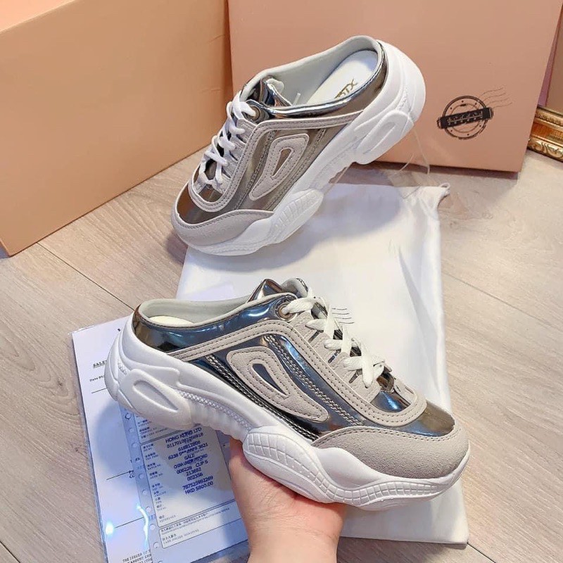 Giày sục thể thao đế gồ