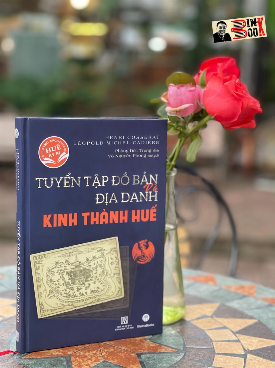 (Bìa cứng, in màu-giấy HC 100) TUYỂN TẬP ĐỒ BẢN VÀ ĐỊA DANH KINH THÀNH HUẾ – H. Cosserat & L. Cadière – MaiHaBooks