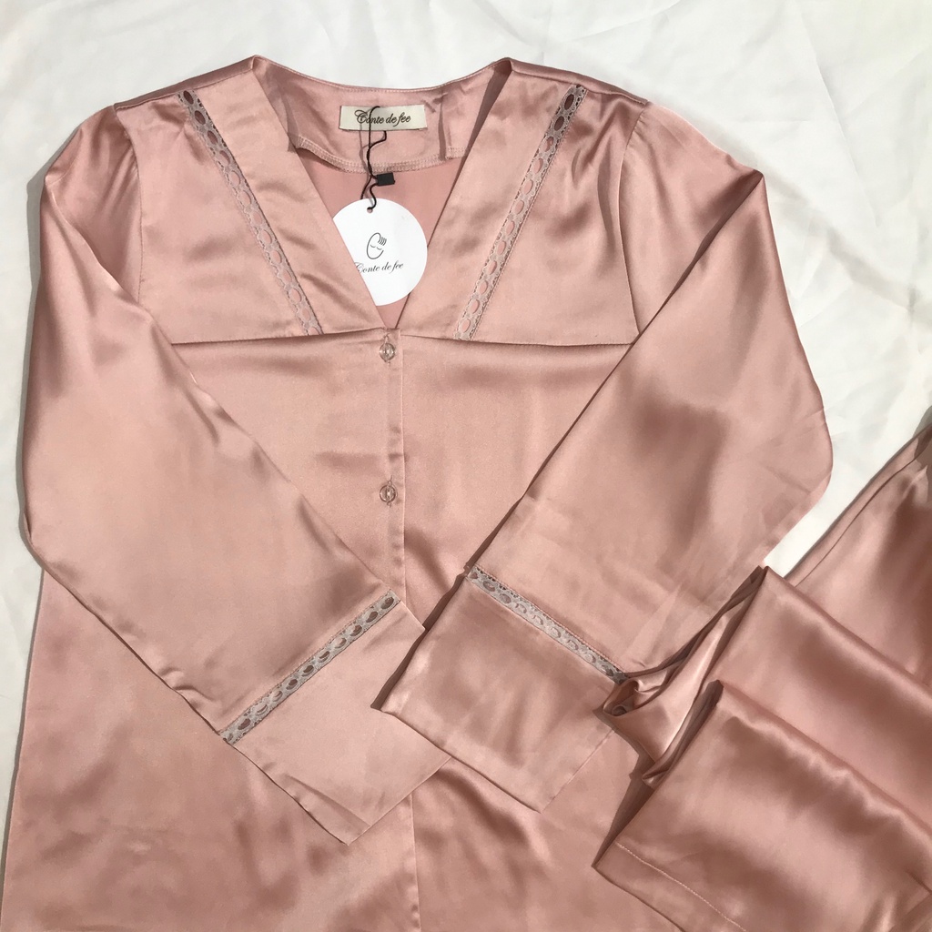 Set pyjama form rộng rãi, lụa mỏng nhẹ
