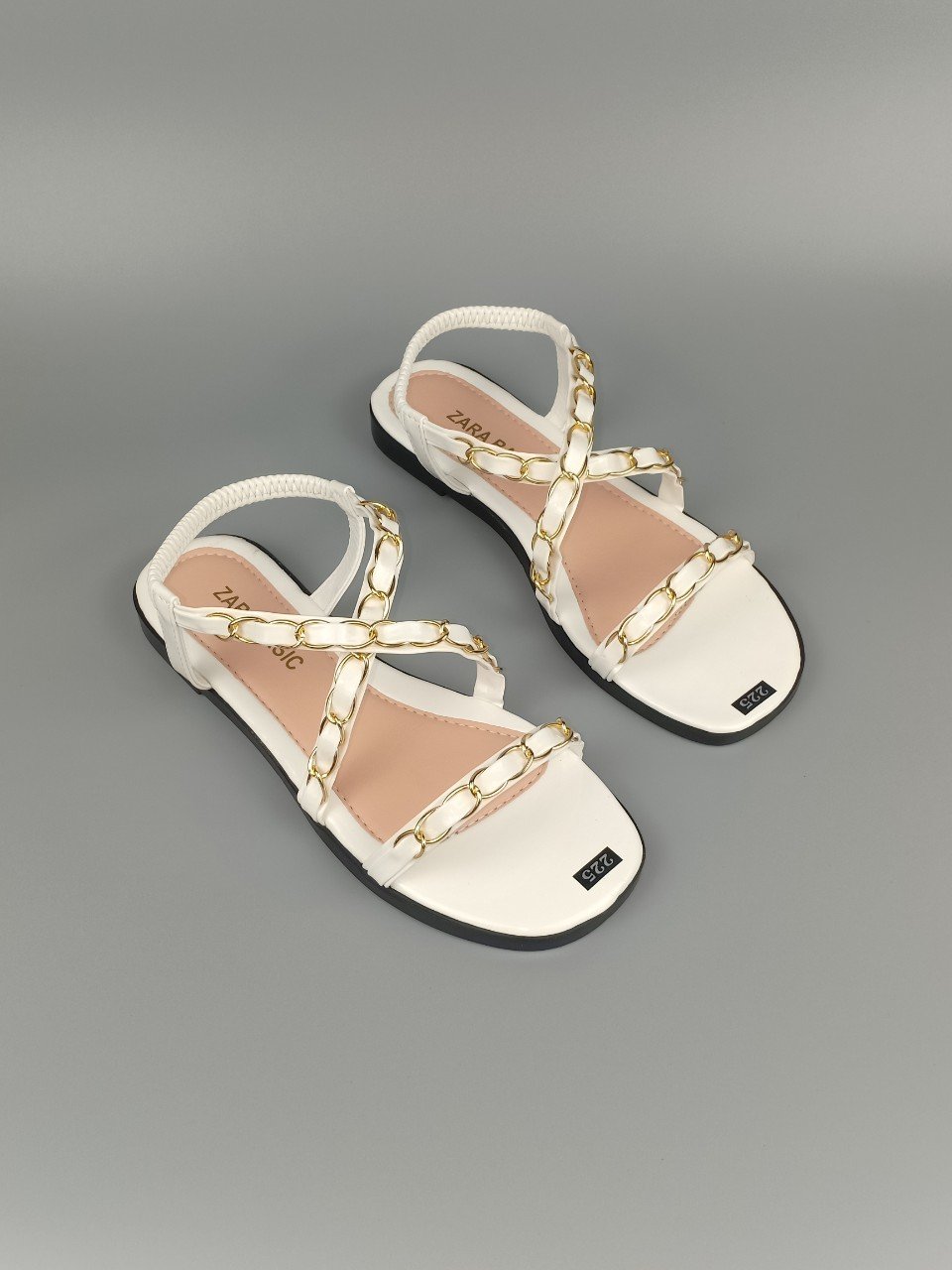 Những mẫu sandal nữ đế thấp nên mua trong năm 2020 | websosanh.vn