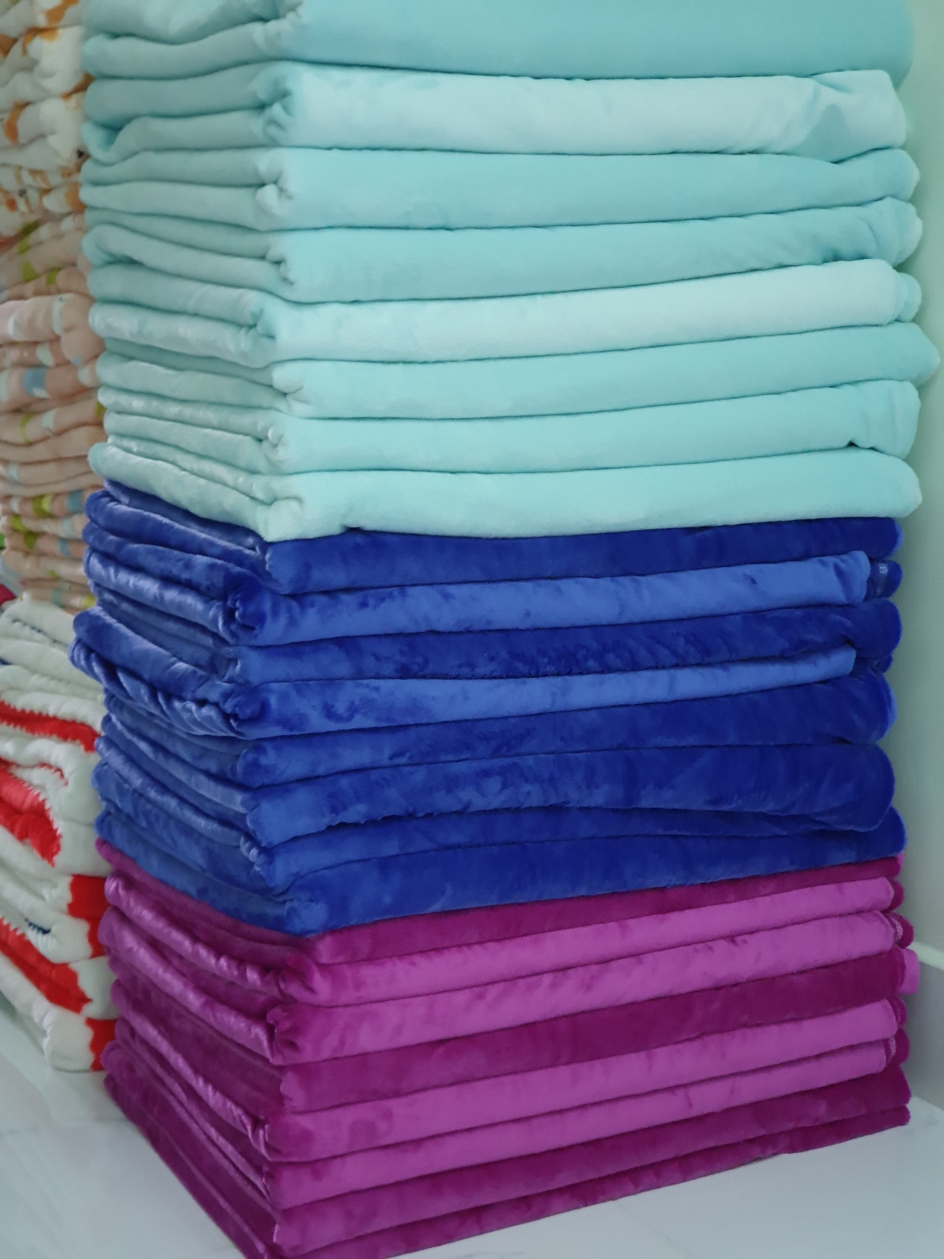 Sale/165k còn 125k mền lông cừu tuyết thái xanh trơn phòng đi học phòng ngủ