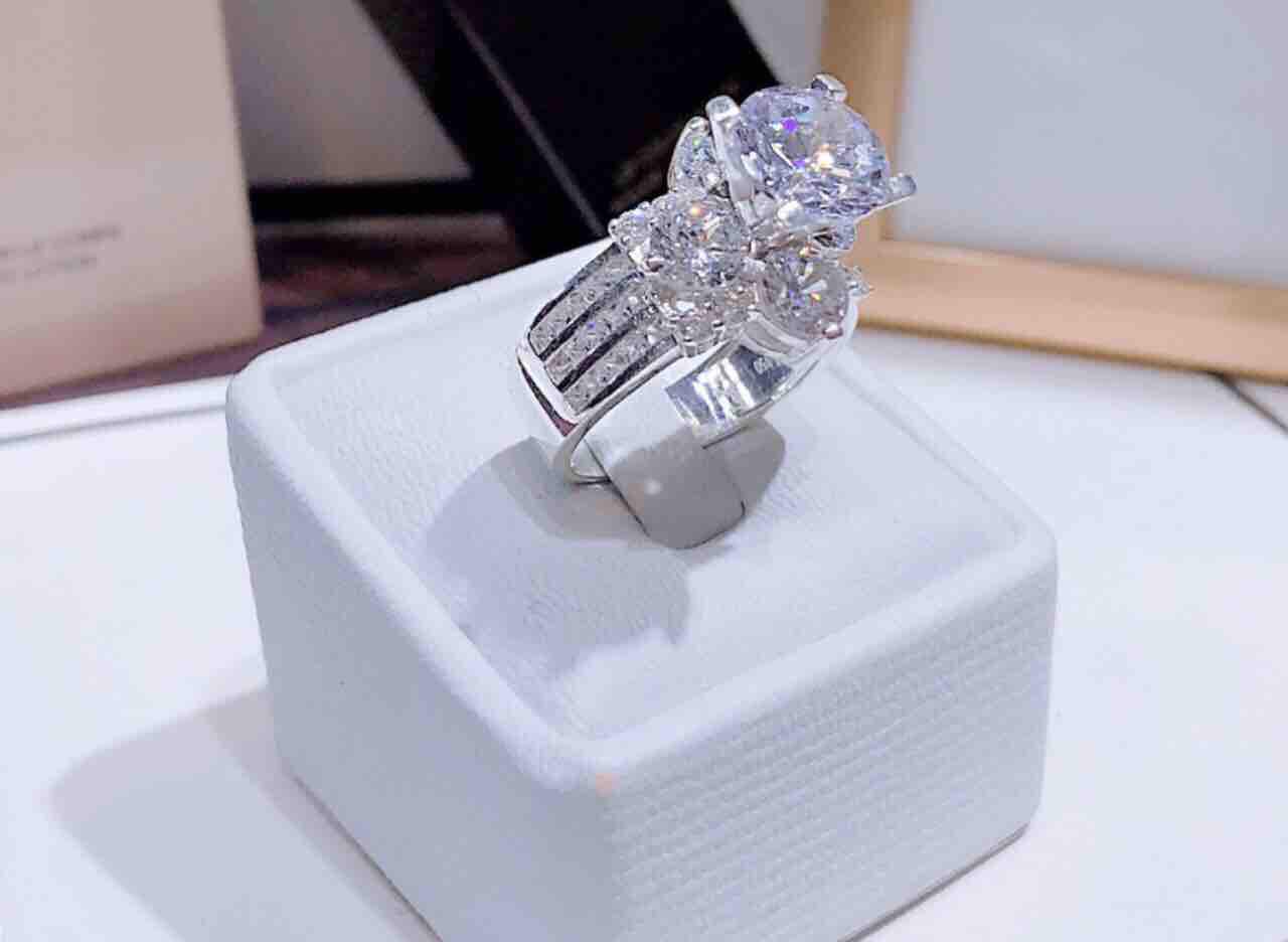 Nhẫn nữ mạ bạch kim đính kim cương nhân tạo cực xinh