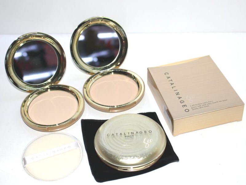 Phấn phủ mịn Geo Lamy vàng Catalina Golden Pact hàng chuẩn