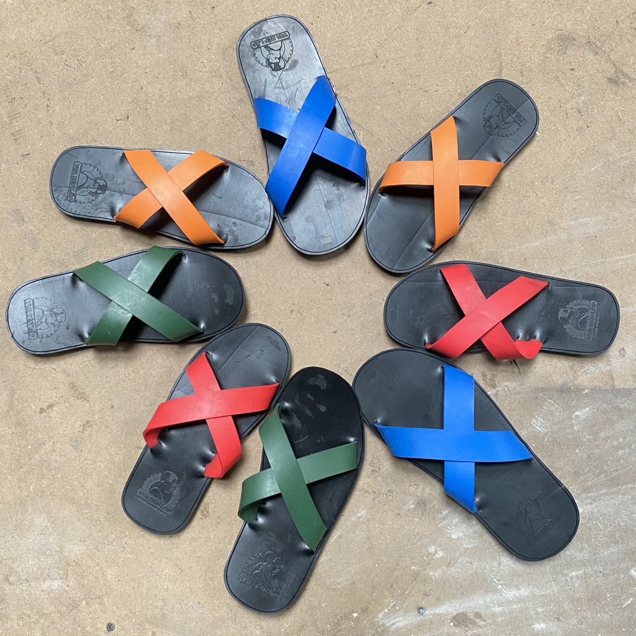 Dép 2 Quai Chéo Nhỏ 4 Màu Đỏ, Da Cam, Xanh Lam Và Xanh Bộ Đội Vua Dép Lốp