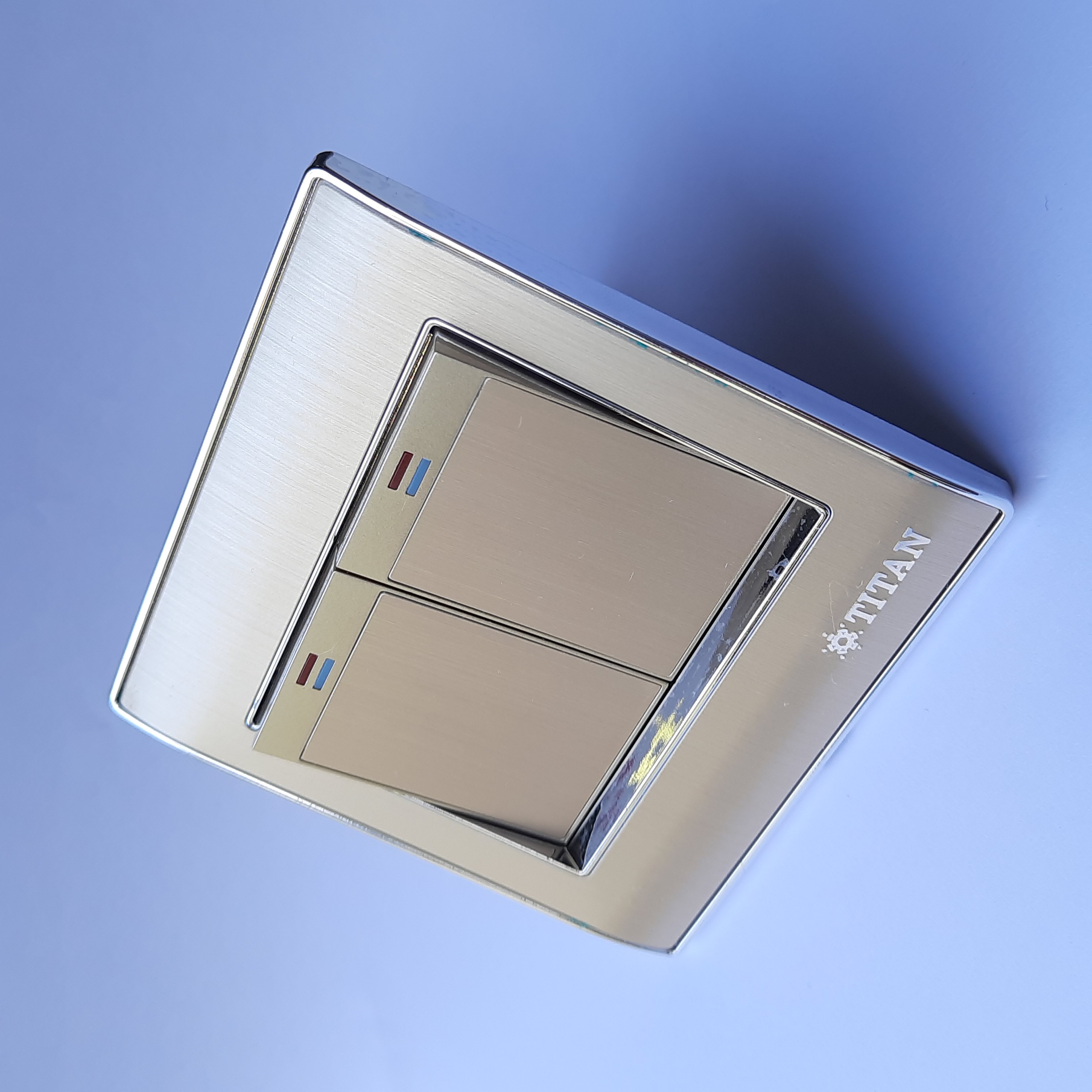 Mặt 2 công tắc 1 chiều titan ta3.0b