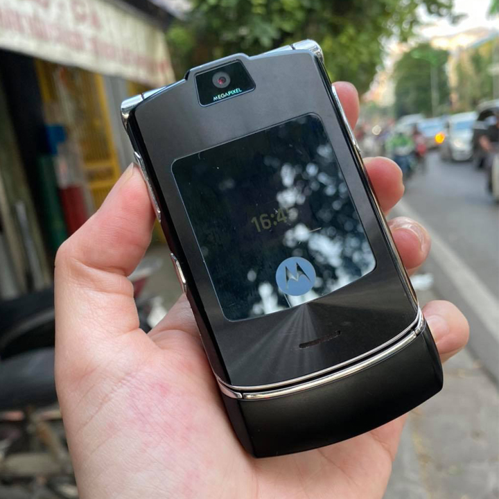 Motorola V3i Mới - Điện thoại Motorola V3i main zin màn hình zin - Điện thoại Motorola V3i Có Pin sạc | Bảo hành 12 tháng