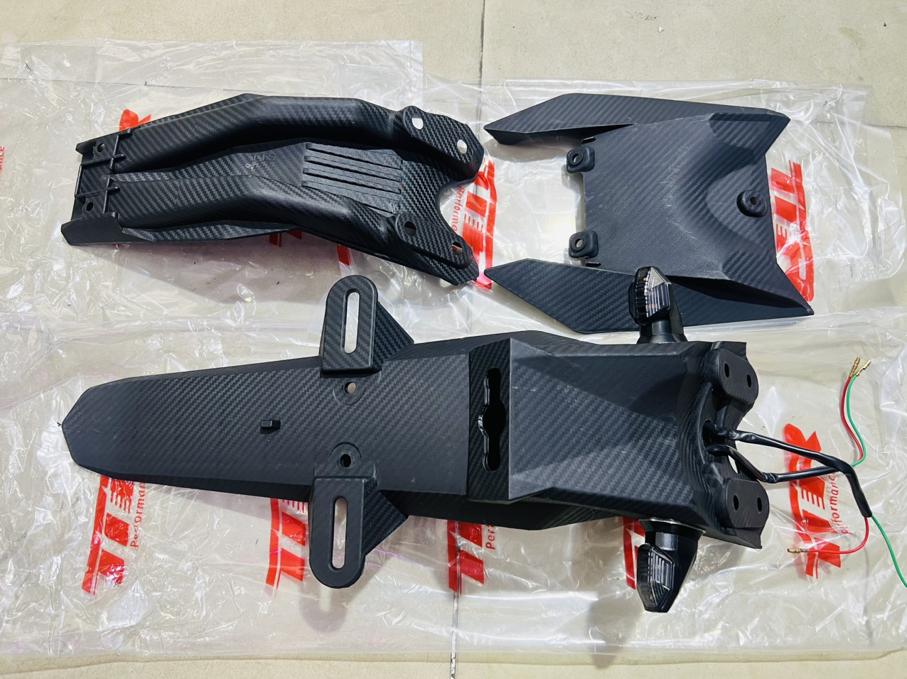 BỘ DÈ SAU FULL CARBON SATRIA FI MOD SẴN SINHAN CHO SUZUKI RAIDER FI