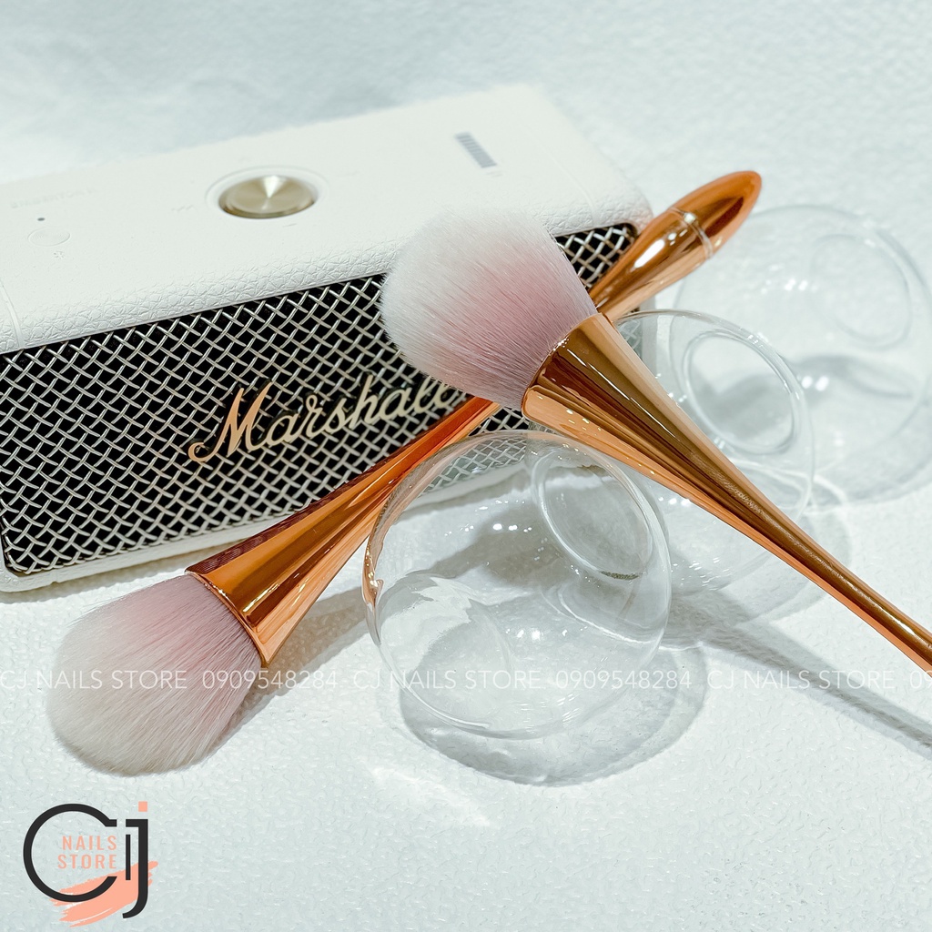 Cọ phủi bụi nail cán dài