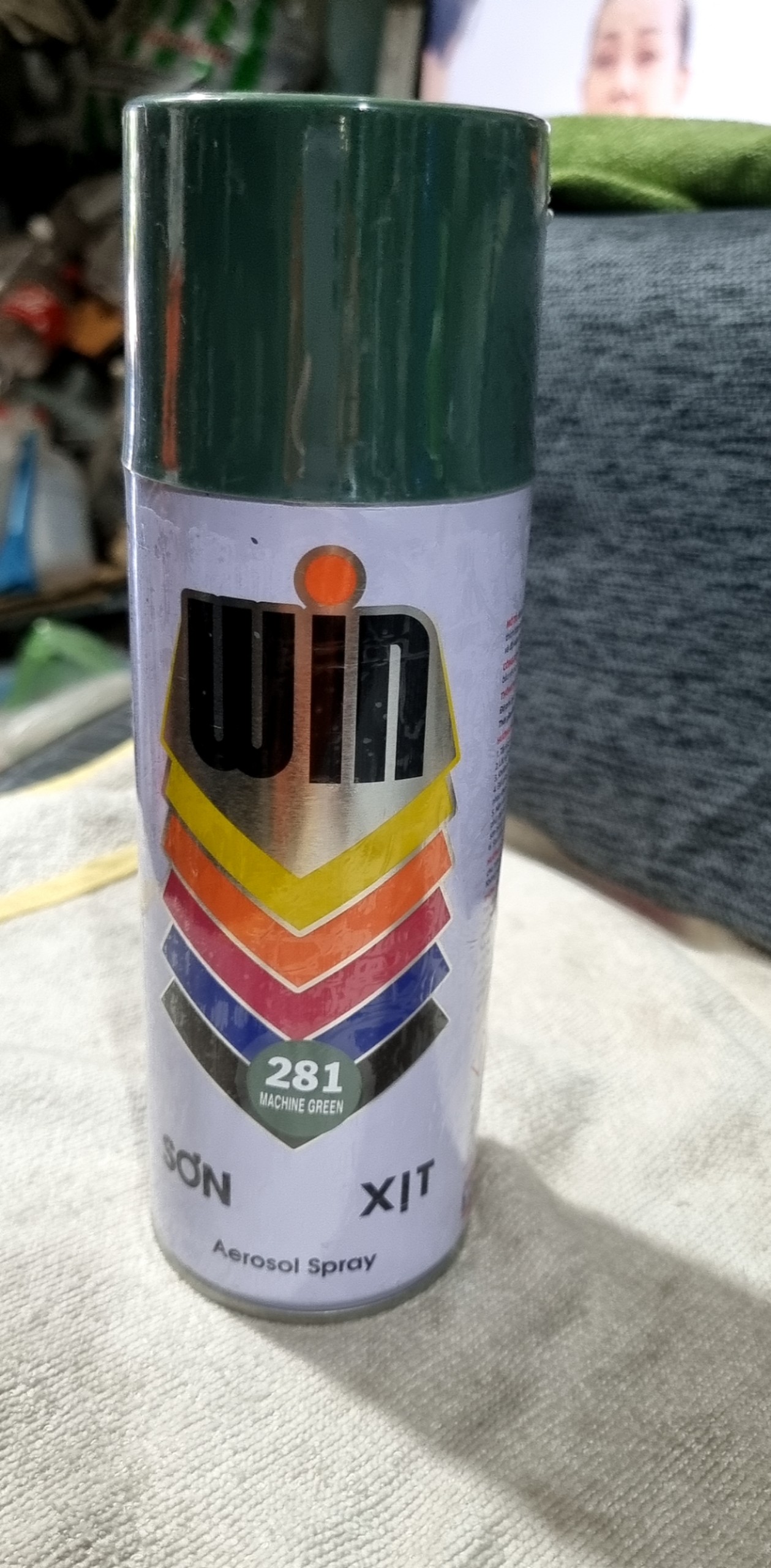 Sơn xịt màu xanh của máy a281 win