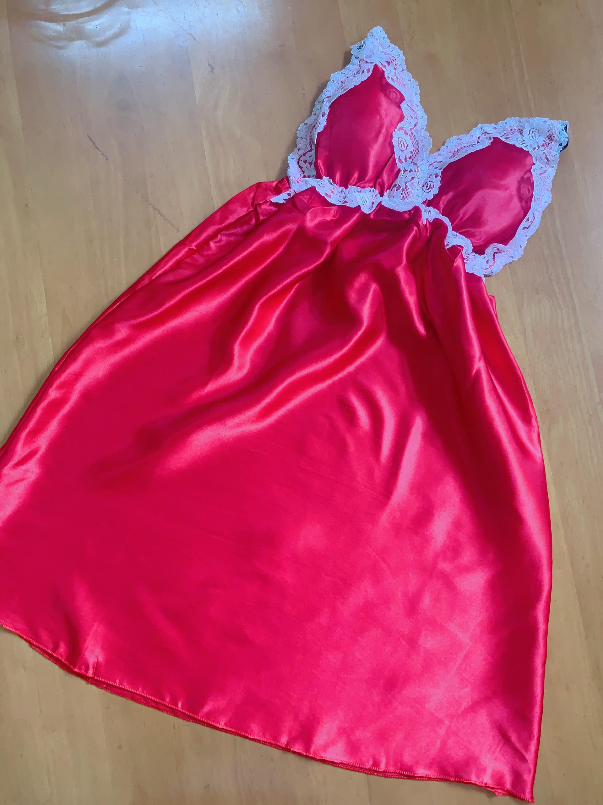 Đầm ngủ phi lụa có mút ngực dày sexy