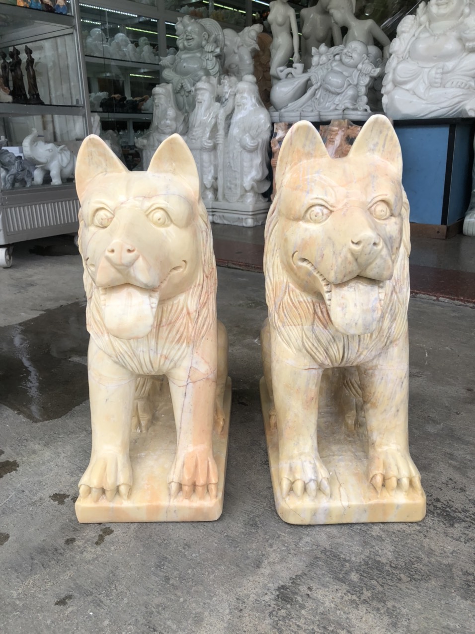 Cặp tượng chó đá phong thủy đá cẩm thạch vàng cà rốt gác cổng - Cao 40 cm