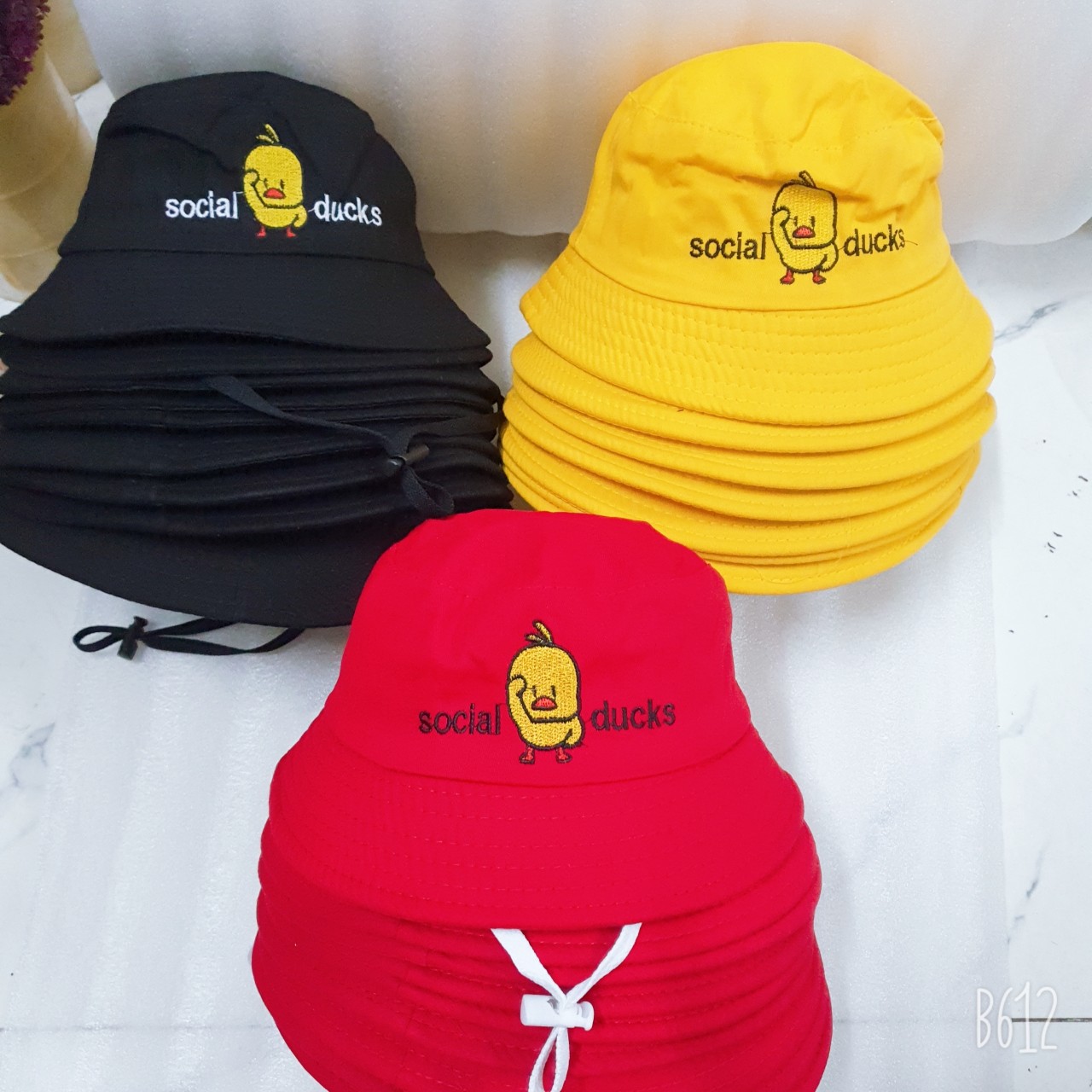 Mũ vành tròn Vịt con cho bé gái từ 1-4 Tuổi - Có dây chống rơi