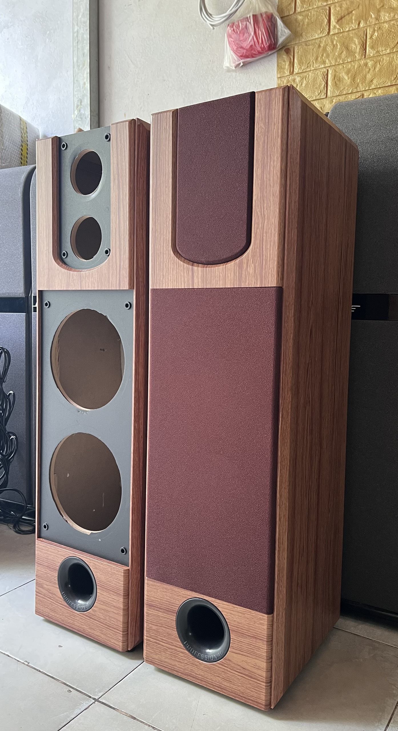 Vỏ thùng loa đứng 2 tấc 2 bass 20 , 2 treble 10cm - 1 cặp