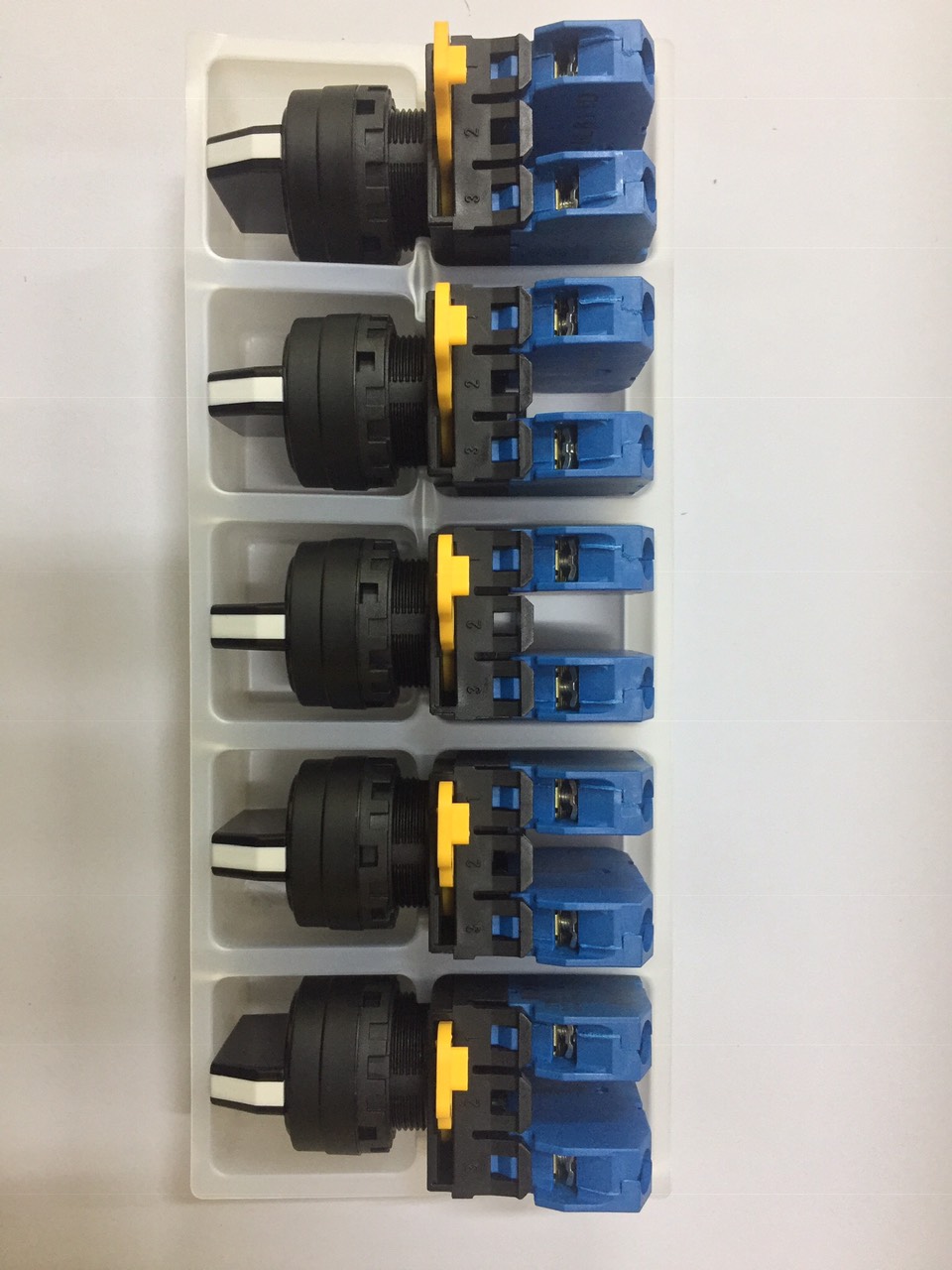 COMBO 5 CÔNG TẮC XOAY 3 VỊ TRÍ IDEC PHI 22 Ui 600V Ith 10A YW-E10 M.E HOÀNG KHANG