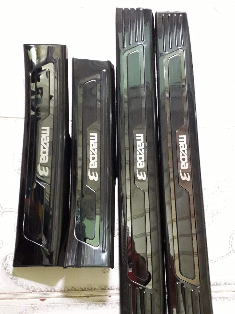Bộ ốp bậc giẫm trong titan xe mazda 3 2014-2020