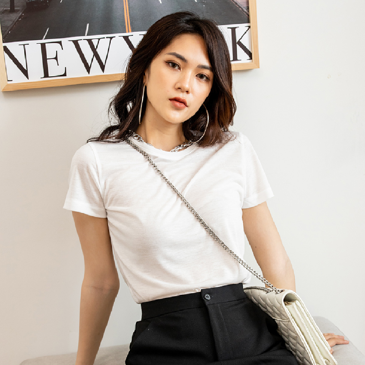 Áo thun cổ tròn trắng visco