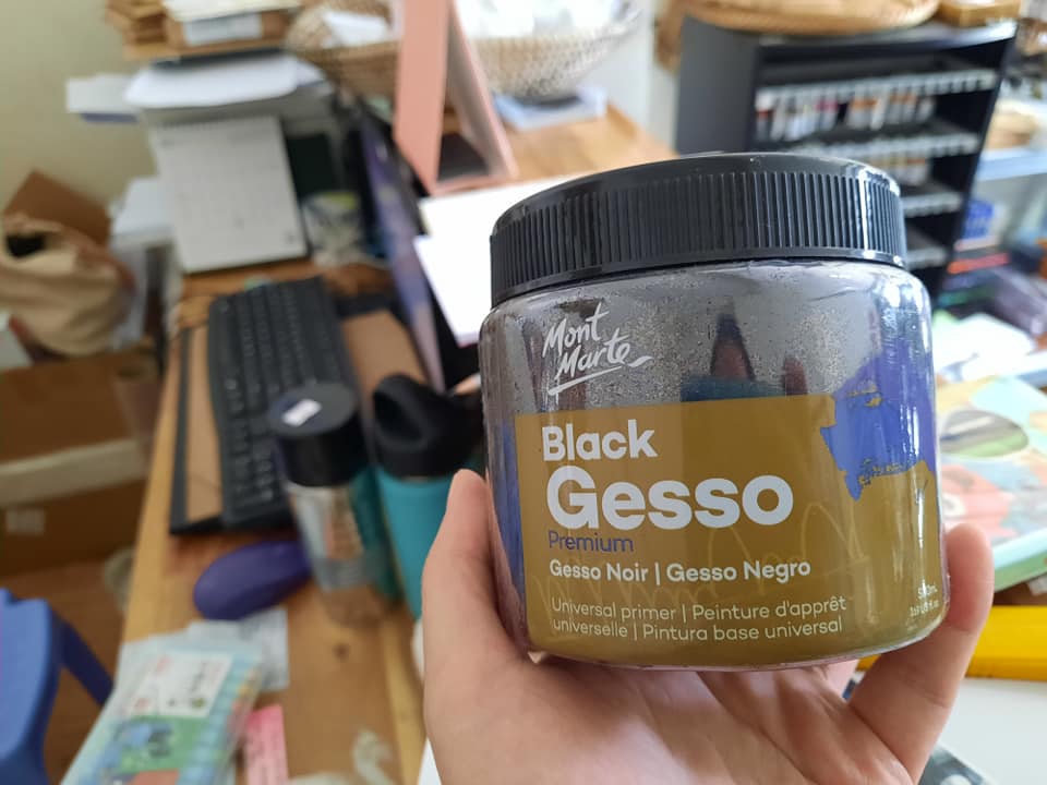 Hũ sơn lót gesso, màu đen hoặc trắng, Mont Marte, 500ml