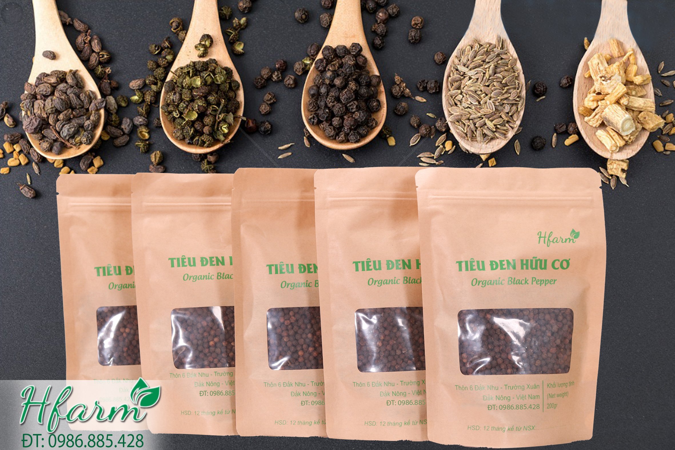 Hạt Tiêu đen Organic Gói 200g. Tiêu sạch, nguyên hạt , được canh tác theo phương pháp hữu cơ. Thu hoạch những hạt chín, chọn lọc hạt chắc và đóng gói an toàn. Sản phẩm của Hfarm sản xuất