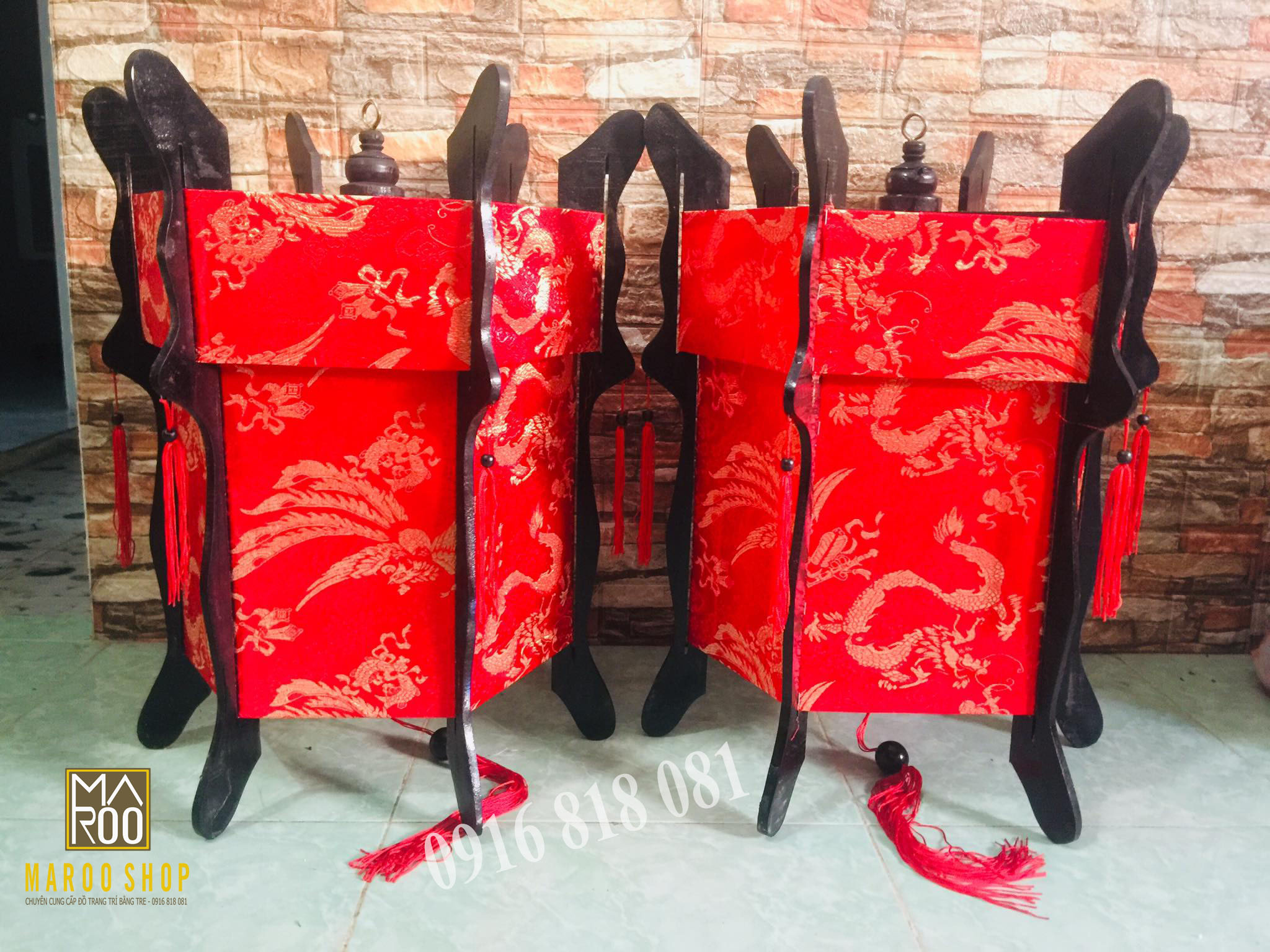 Đèn lồng Hội An gỗ lục giác vải gấm đỏ họa tiết rồng nổi size 60 cm