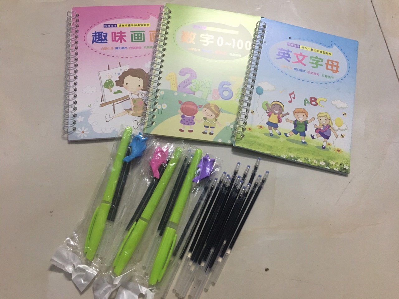 Combo bộ 3 quyển tập tô cho bé luyện chữ kèm 3 bút và 20 ngòi bút mực tự bay không cần xóa, giúp bé vừa học vừa chơi