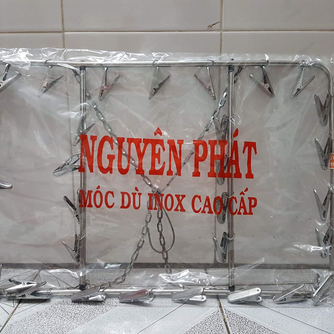 Móc dù inox 201 loại 28 móc bền đẹp và chắc chắn.