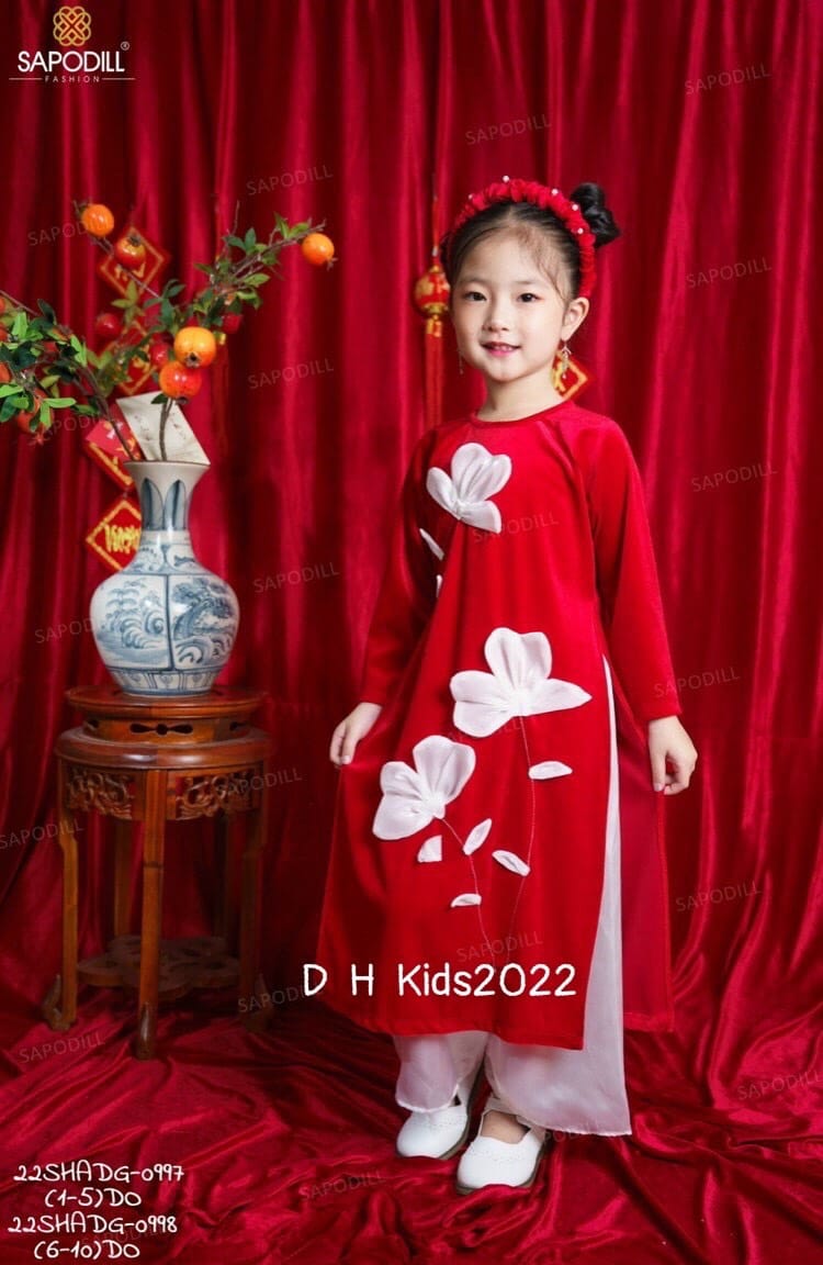 Áo dài nhung cho bé gái