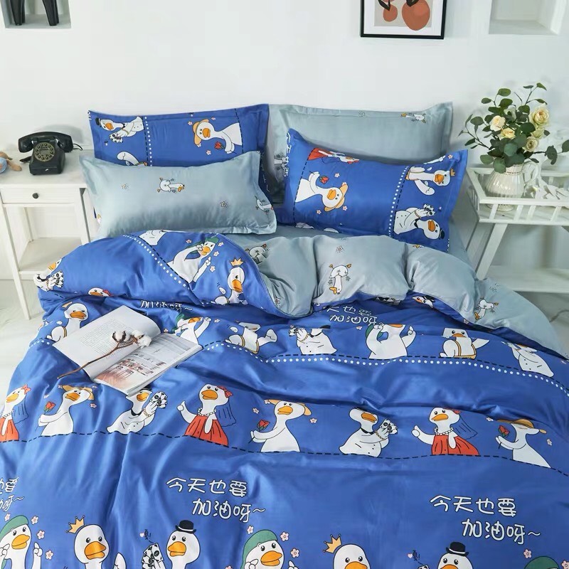 Trọn Bộ 4 Món Chăn Ga Gối Cotton Poly Nhập Mẫu VỊT XANH Cho Bé Yêu