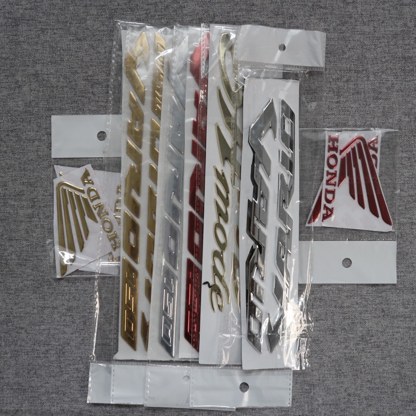 [HOT] Bộ Tem Logo chữ nổi - VARIO Chất Liệu Nhựa Dẻo Si Bóng Màu Bạc - VARIO...