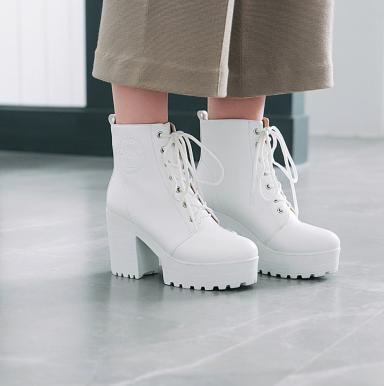 Giày boot trắng cổ cao đế 7 phân
