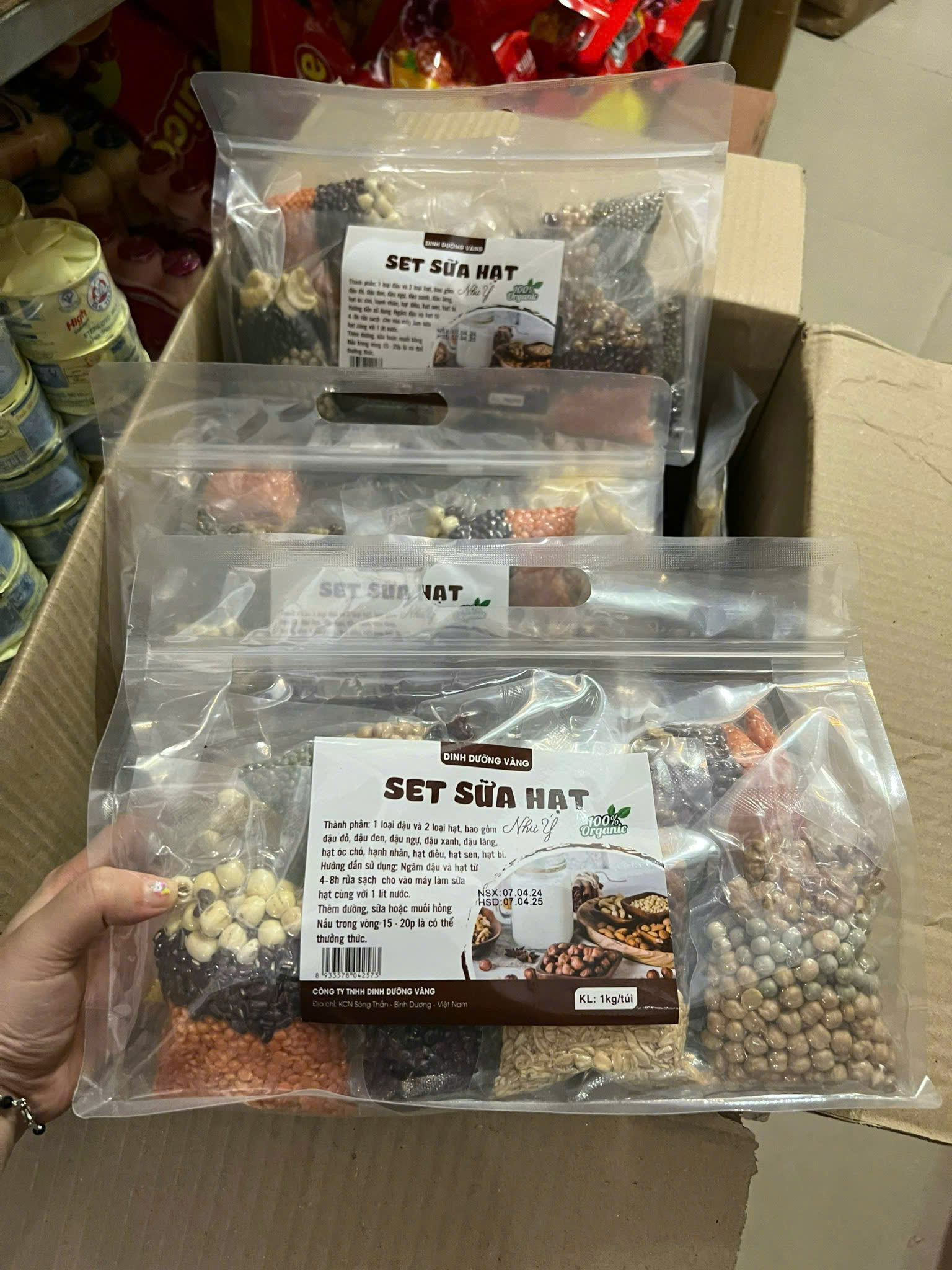 Sét làm sữa hạt 10 gói về hàng SLL 1 gói nhỏ đã mix sẵn các loại hạt chỉ cần rửa sạch và đổ vào máy xay sẽ có ngày cốc sữa hạt thơm