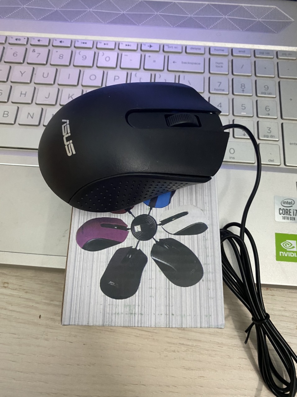 Chuột máy tính asus model rmb99, dây cắm usb, bề mặt chống bám mồ hôi