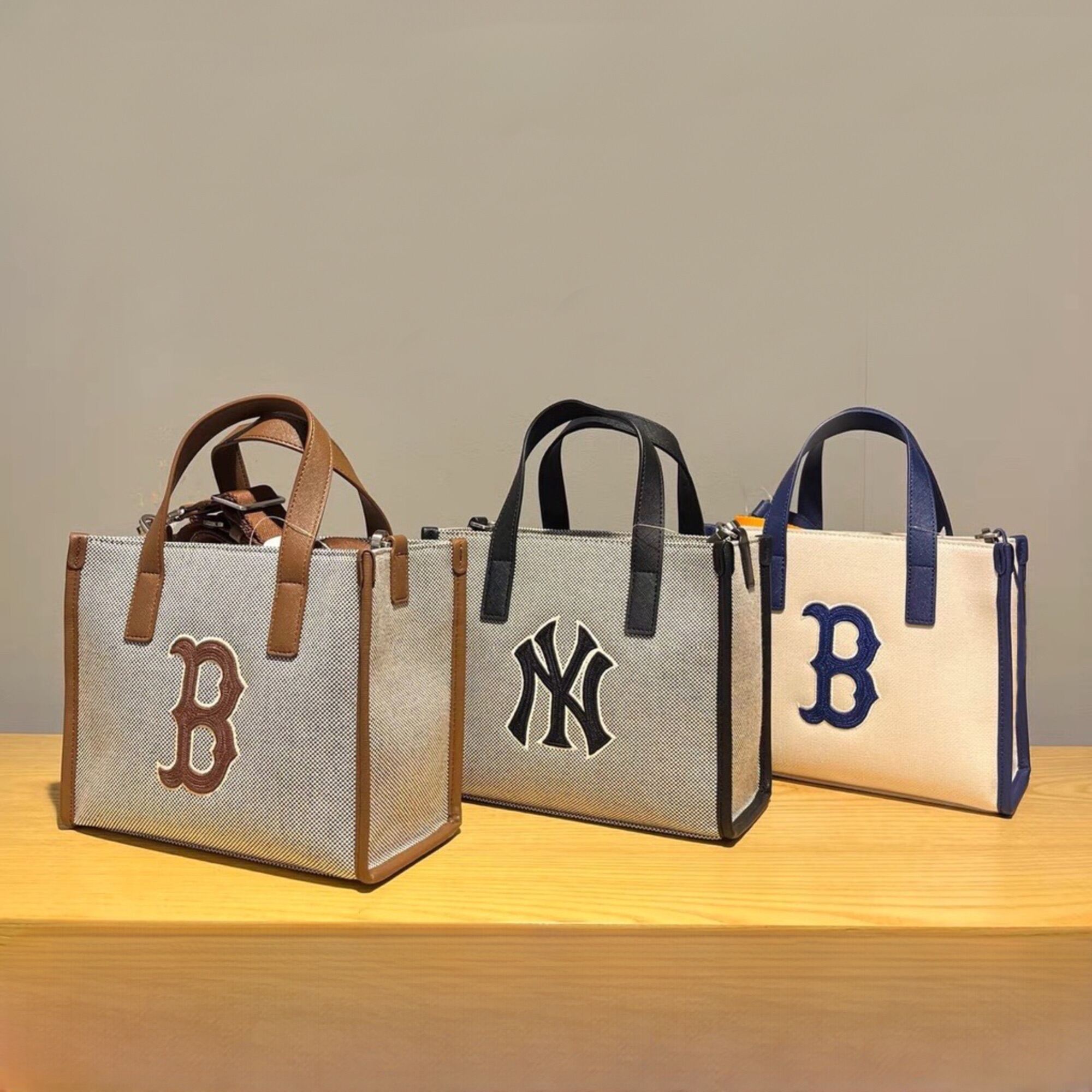 Túi tote nam nữ unisex cầm tay & dây dài đeo chéo form chữ nhật basic big logo size 23