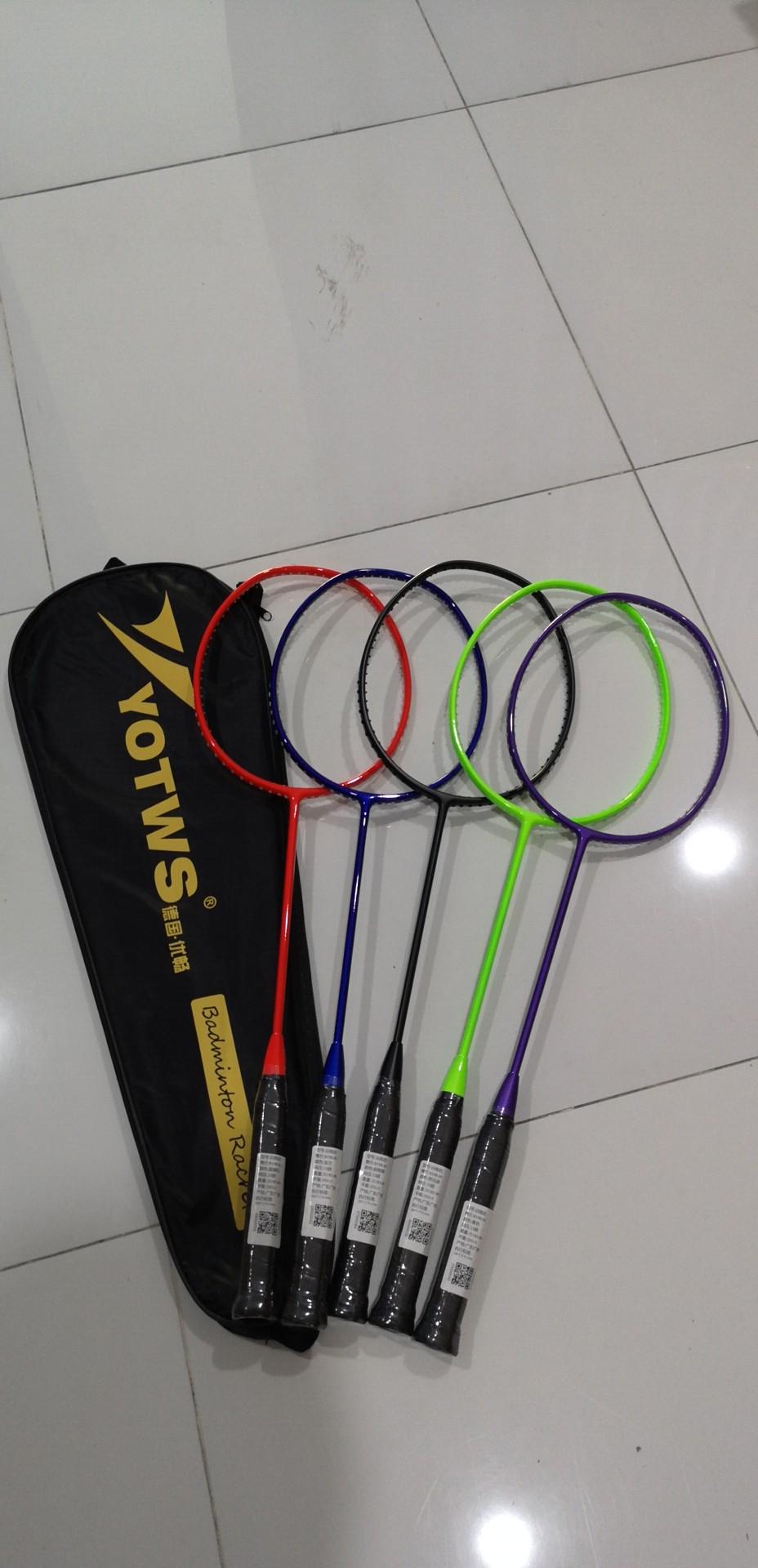Chiếc vợt cầu lông totes