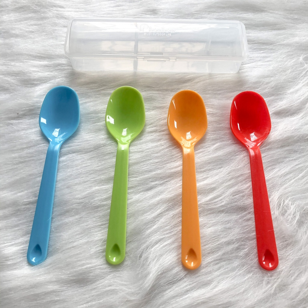 Set 4 thìa ăn dặm sắc màu kèm hộp đựng cho bé Inomata Nhật Bản