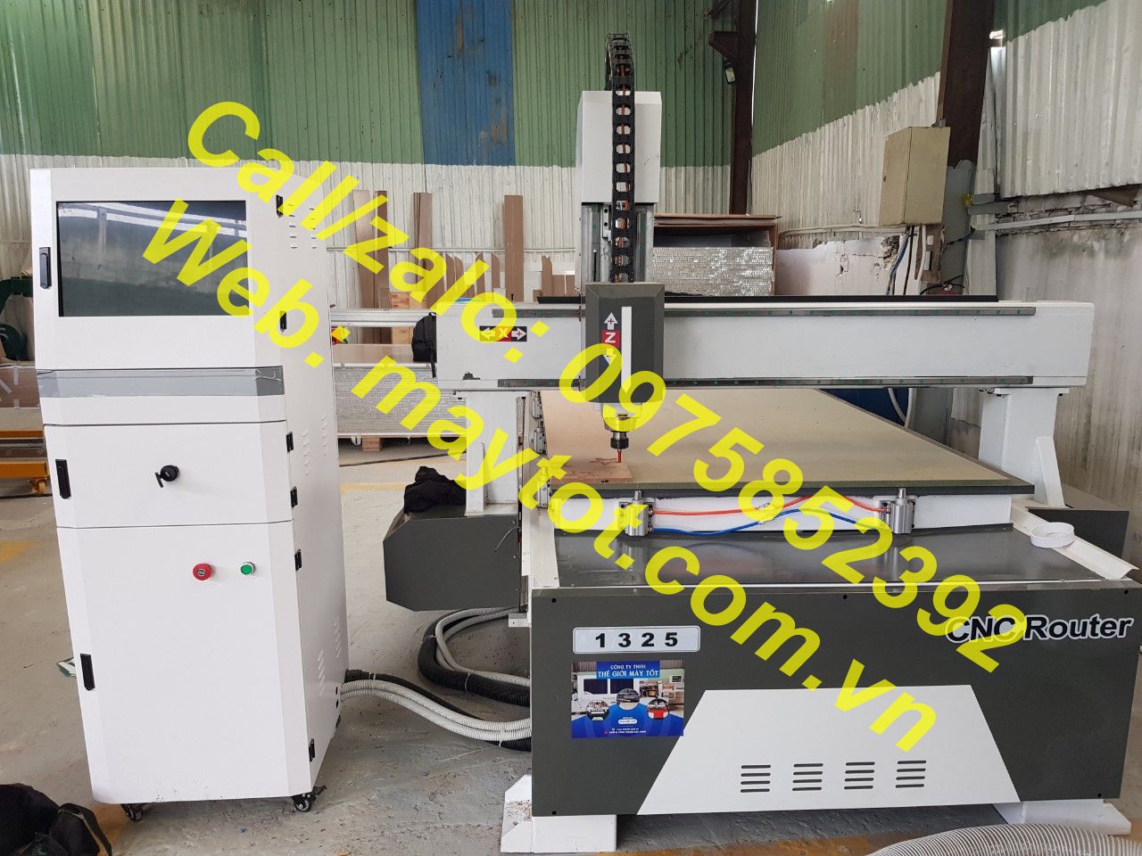 Máy cắt CNC 1 đầu model 1325 hút chân không, chốt định vị, sài hệ thống Shanglong